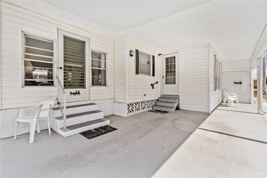 Welcome to relaxed Florida living in this beautifully maintained - photo 6