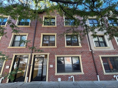 Welcome to this beautiful Condo featuring a private laundry room - photo 1