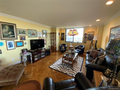 Building 1 Beauty! This wonderful corner showplace has it all!!! - photo 2