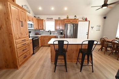 NEW REDUCED PRICE! Turn-Key Lakeview Property Near Lake - photo 15