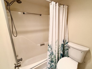 Motivated Seller!! Move-in ready 2BR/2BA 2nd-floor corner condo - photo 15