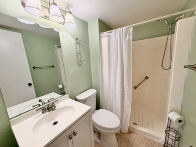 Motivated Seller!! Move-in ready 2BR/2BA 2nd-floor corner condo - photo 16