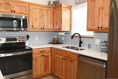 NEW REDUCED PRICE! Turn-Key Lakeview Property Near Lake - photo 18