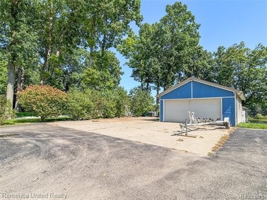 Experience the best of lakefront living with this move-in-ready - photo 5