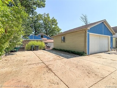 Experience the best of lakefront living with this move-in-ready - photo 6