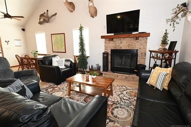 NEW REDUCED PRICE! Turn-Key Lakeview Property Near Lake - photo 27