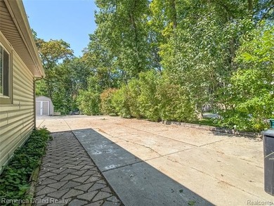 Experience the best of lakefront living with this move-in-ready - photo 7