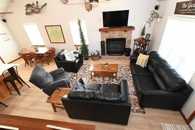 NEW REDUCED PRICE! Turn-Key Lakeview Property Near Lake - photo 33