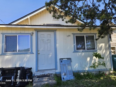 Spacious Chiloquin Home on a Corner Lot! This well-maintained - photo 2