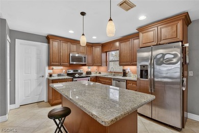 This charming North Fort Myers River Bend subdivision home - photo 11