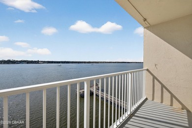 Move in ready! DIRECT RIVERFRONT! Bright & sunny 6th floor - photo 2