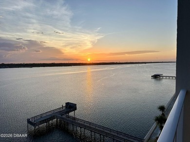 Move in ready! DIRECT RIVERFRONT! Bright & sunny 6th floor - photo 4