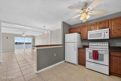 Move in ready! DIRECT RIVERFRONT! Bright & sunny 6th floor - photo 8