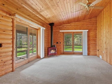 Log home on a wooded acreage in Saratoga! Majestic pines - photo 4
