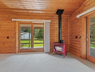 Log home on a wooded acreage in Saratoga! Majestic pines - photo 6