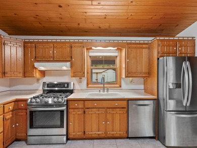Log home on a wooded acreage in Saratoga! Majestic pines - photo 8