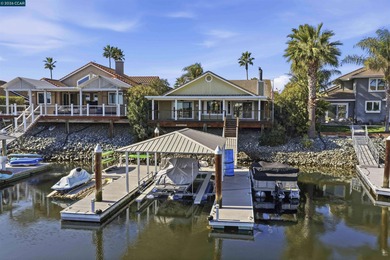 Beautifully remodeled single story waterfront home with stunning - photo 3