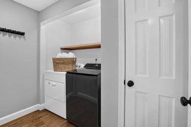 Beautifully maintained Colonial set on a manicured one-acre - photo 18