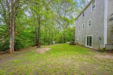 Spacious 4 bedroom cape w/seasonal water views of Ashument Pond! - photo 21