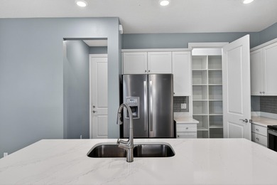 Beautiful, open, bright, immaculate move in ready 3/2 1/2 - photo 23