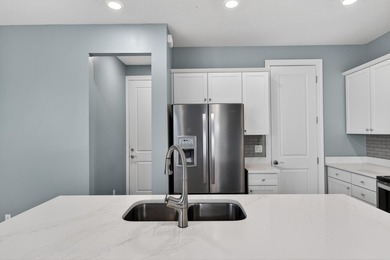 Beautiful, open, bright, immaculate move in ready 3/2 1/2 - photo 24