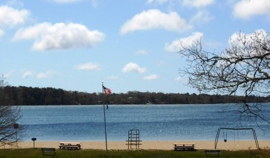 Spacious 4 bedroom cape w/seasonal water views of Ashument Pond! - photo 26