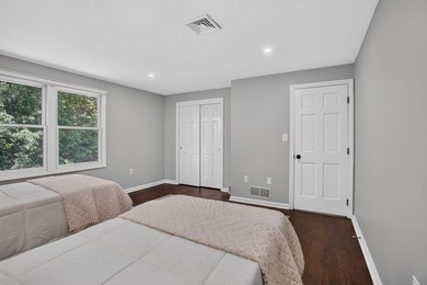 Beautifully maintained Colonial set on a manicured one-acre - photo 26