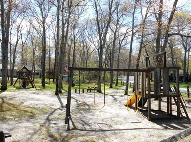 Spacious 4 bedroom cape w/seasonal water views of Ashument Pond! - photo 27