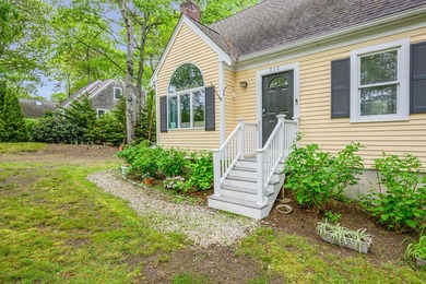 Spacious 4 bedroom cape w/seasonal water views of Ashument Pond! - photo 29