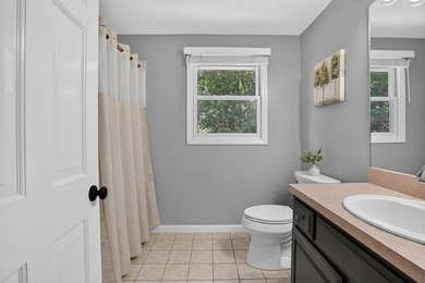 Beautifully maintained Colonial set on a manicured one-acre - photo 31