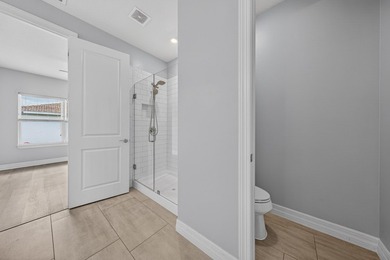 Beautiful, open, bright, immaculate move in ready 3/2 1/2 - photo 32