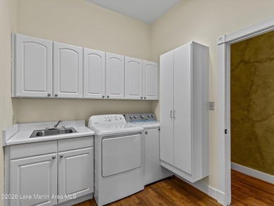 Located in Windermere West, this 5 bed, 4.5 bath lakefront home - photo 36