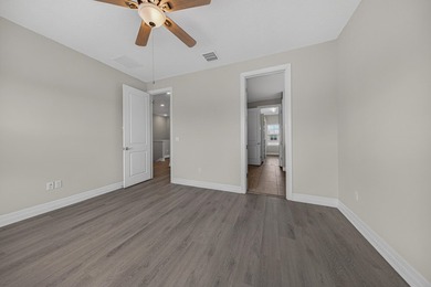 Beautiful, open, bright, immaculate move in ready 3/2 1/2 - photo 36