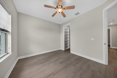 Beautiful, open, bright, immaculate move in ready 3/2 1/2 - photo 40