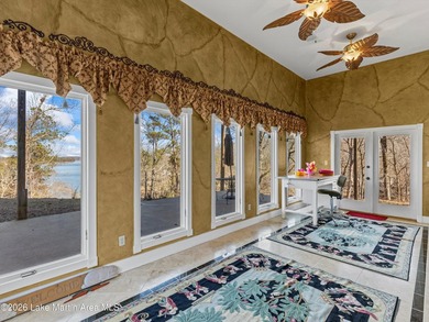 Located in Windermere West, this 5 bed, 4.5 bath lakefront home - photo 44