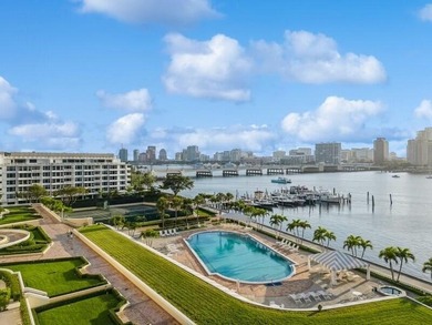 Beautifully refreshed, this spacious 2-bedroom residence (easily - photo 11