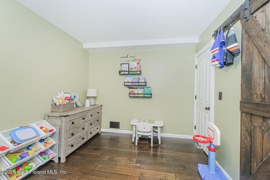 MOVE RIGHT INTO THIS BEAUTIFUL 2-3 BEDROOM SPACIOUS CONDO. OPEN - photo 11
