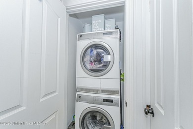 MOVE RIGHT INTO THIS BEAUTIFUL 2-3 BEDROOM SPACIOUS CONDO. OPEN - photo 12