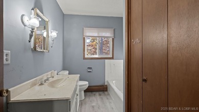 You read that right-a lake home on Horseshoe Bend with a garage - photo 15