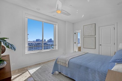 Beautifully refreshed, this spacious 2-bedroom residence (easily - photo 16