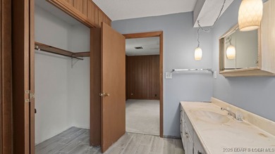 You read that right-a lake home on Horseshoe Bend with a garage - photo 17