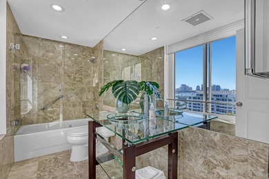 Beautifully refreshed, this spacious 2-bedroom residence (easily - photo 18