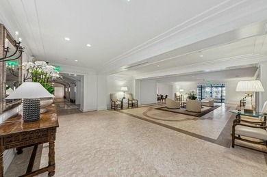 Beautifully refreshed, this spacious 2-bedroom residence (easily - photo 20