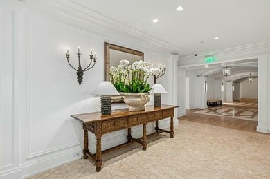 Beautifully refreshed, this spacious 2-bedroom residence (easily - photo 22