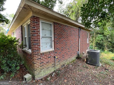 Welcome to your charming new home in Swainsboro! Backs a lake - photo 5
