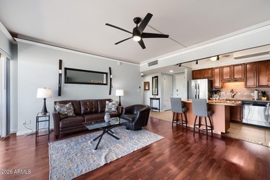 Welcome to Landmark Towers, one of Central Phoenix's most - photo 3