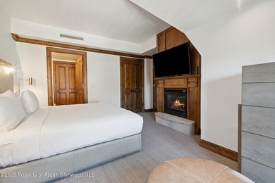 2024 renovations completed (including new decor, furniture - photo 15