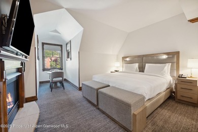 2024 renovations completed (including new decor, furniture - photo 17