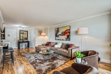 Beautifully Renovated Large 1 bedroom Deluxe (Jr. 4) in Luxury - photo 7