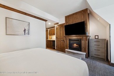 2024 renovations completed (including new decor, furniture - photo 18